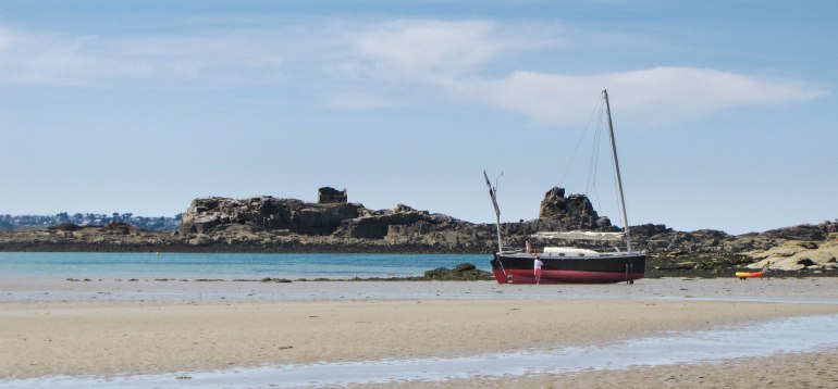 le voilier au sec, les Hébihens, st jacut, 3 juil 11 (1 sur 1).jpg