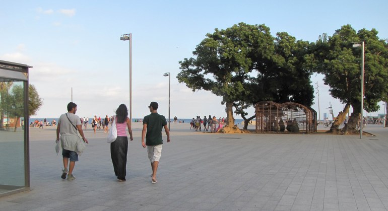 chacun son poteaux, barcelone,  août11 (1 sur 1).jpg