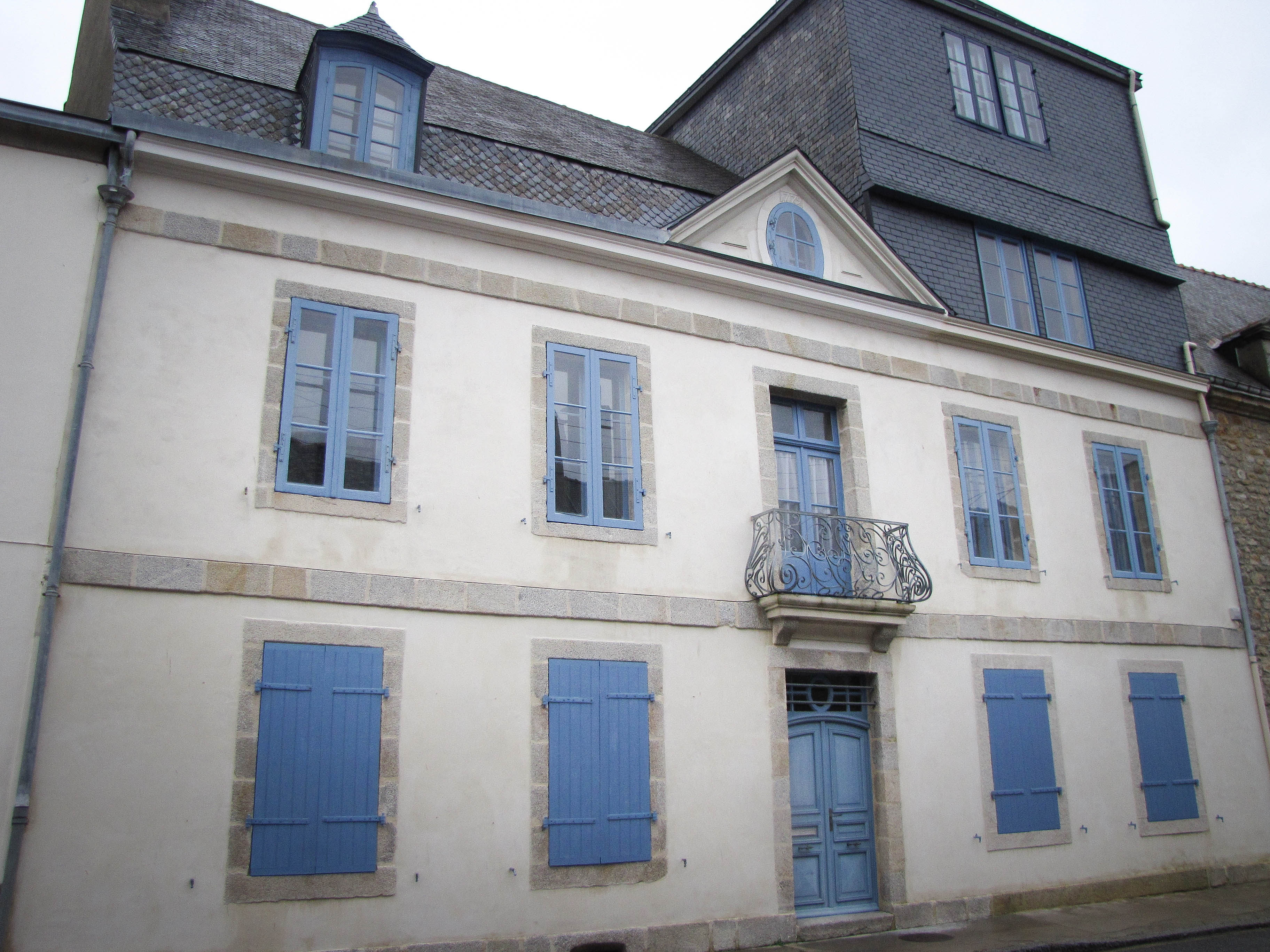 la maison du dentiste le bon docteur habbouche rue de la citadelle port-louis 22 févr 10.jpg