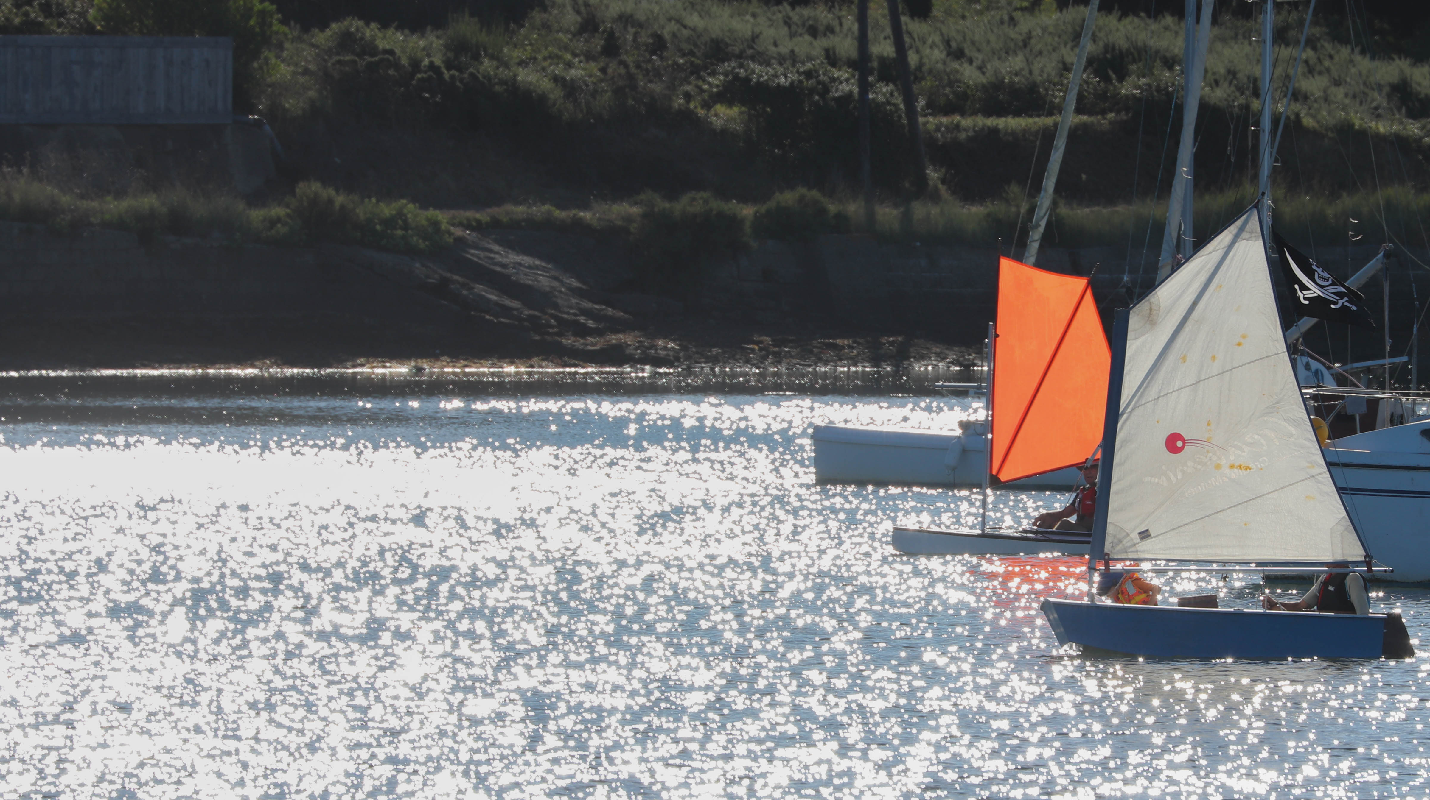 un bateau de pirates dans la baie de la digu, 2 août 18, 8h19 (1 sur 1)