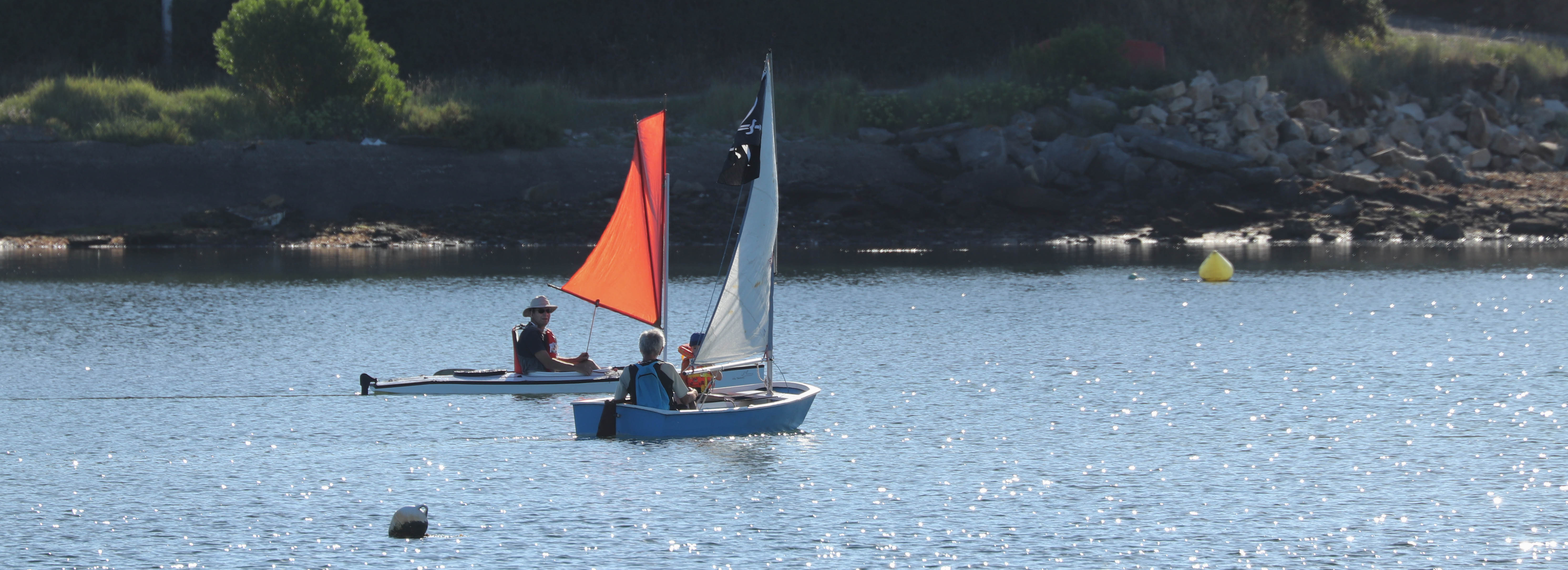 un bateau de pirates dans la baie de la digue, 2 août 18, 8h21 (1 sur 1)