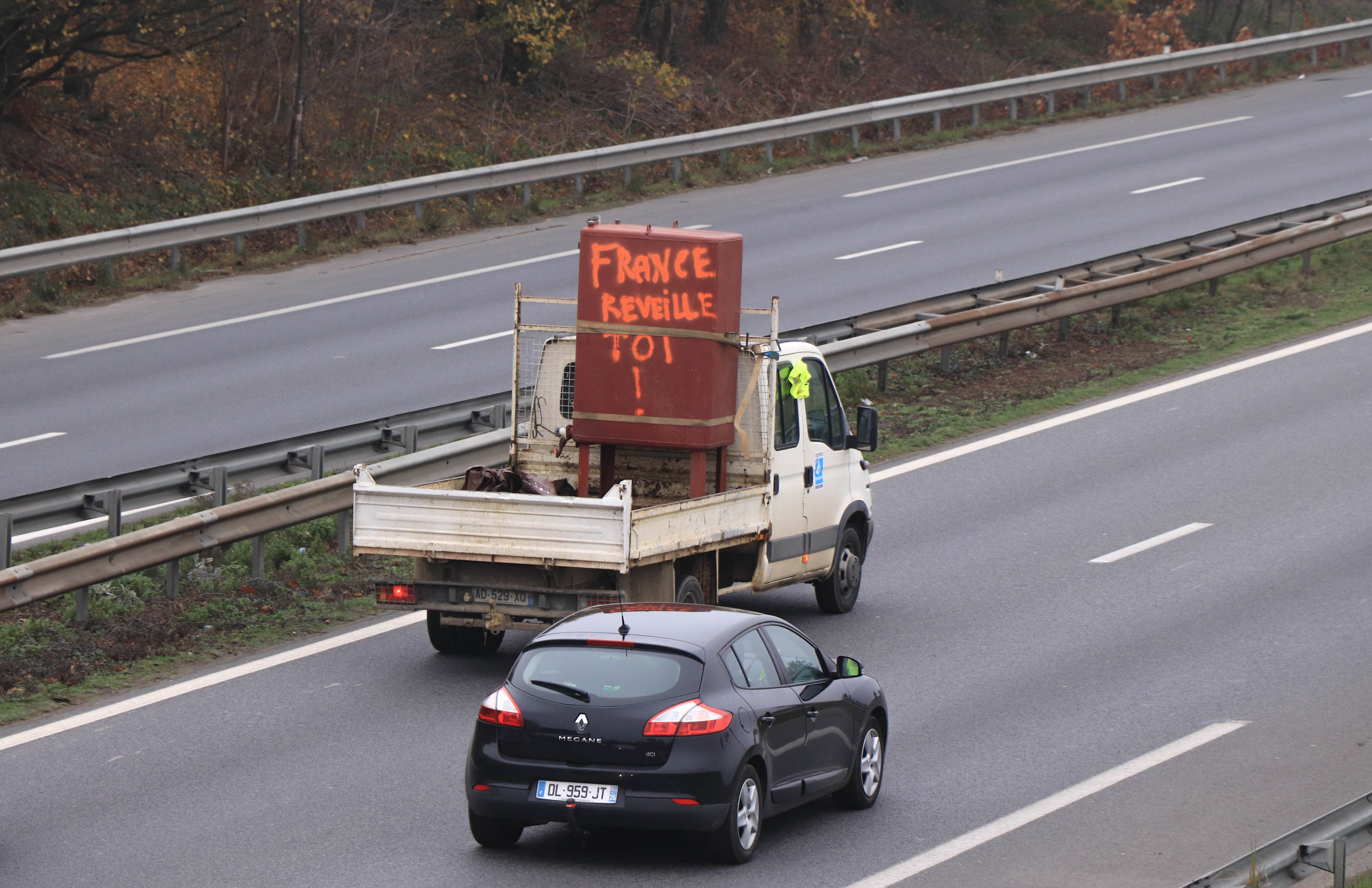 gilets jaunes france réveille toi, rennes, 17 nov.18, 12h09 (1 sur 1)