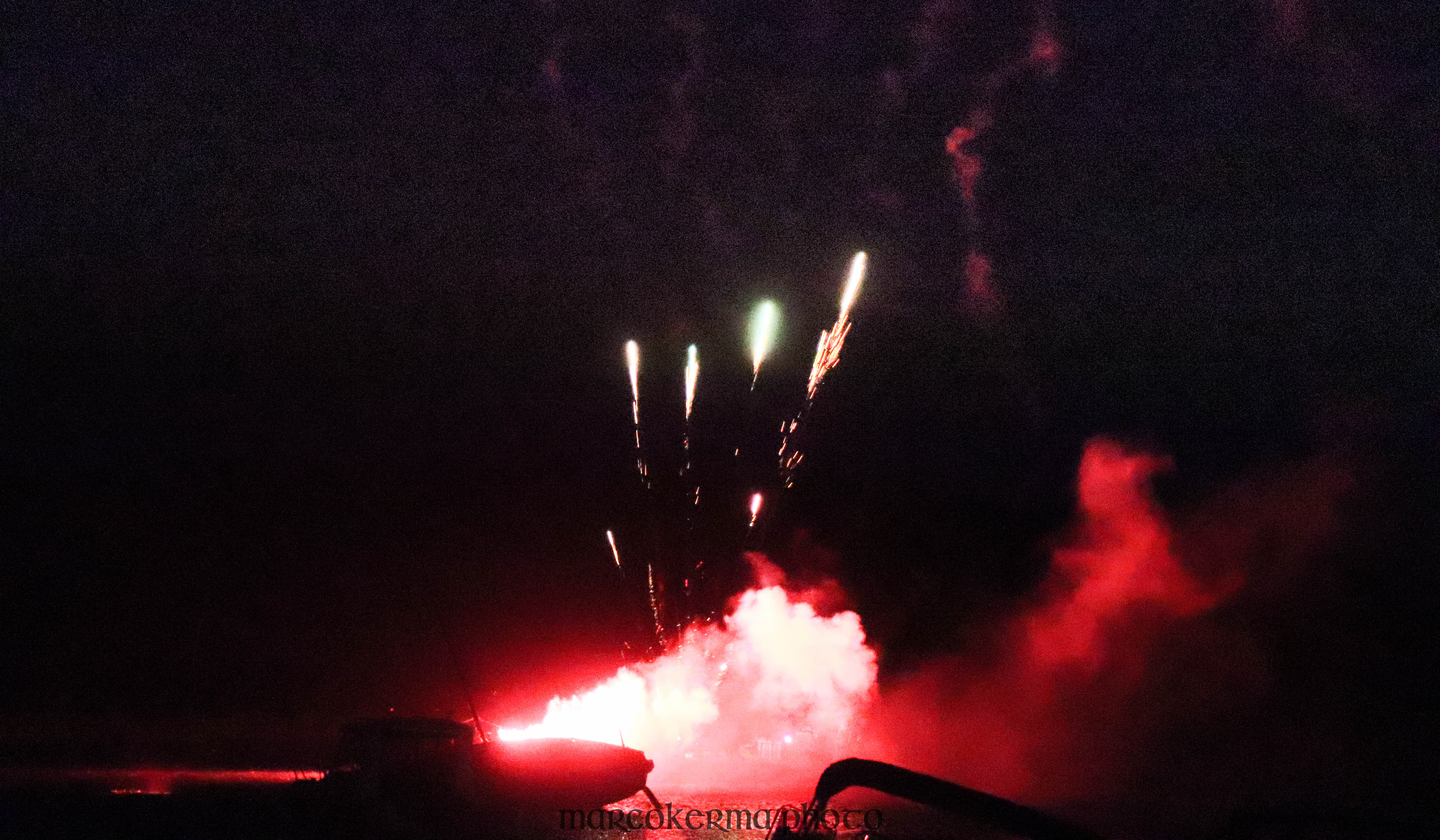 feu d'artifice Locmariaquer, 14 juil.19, 23h31.jpg