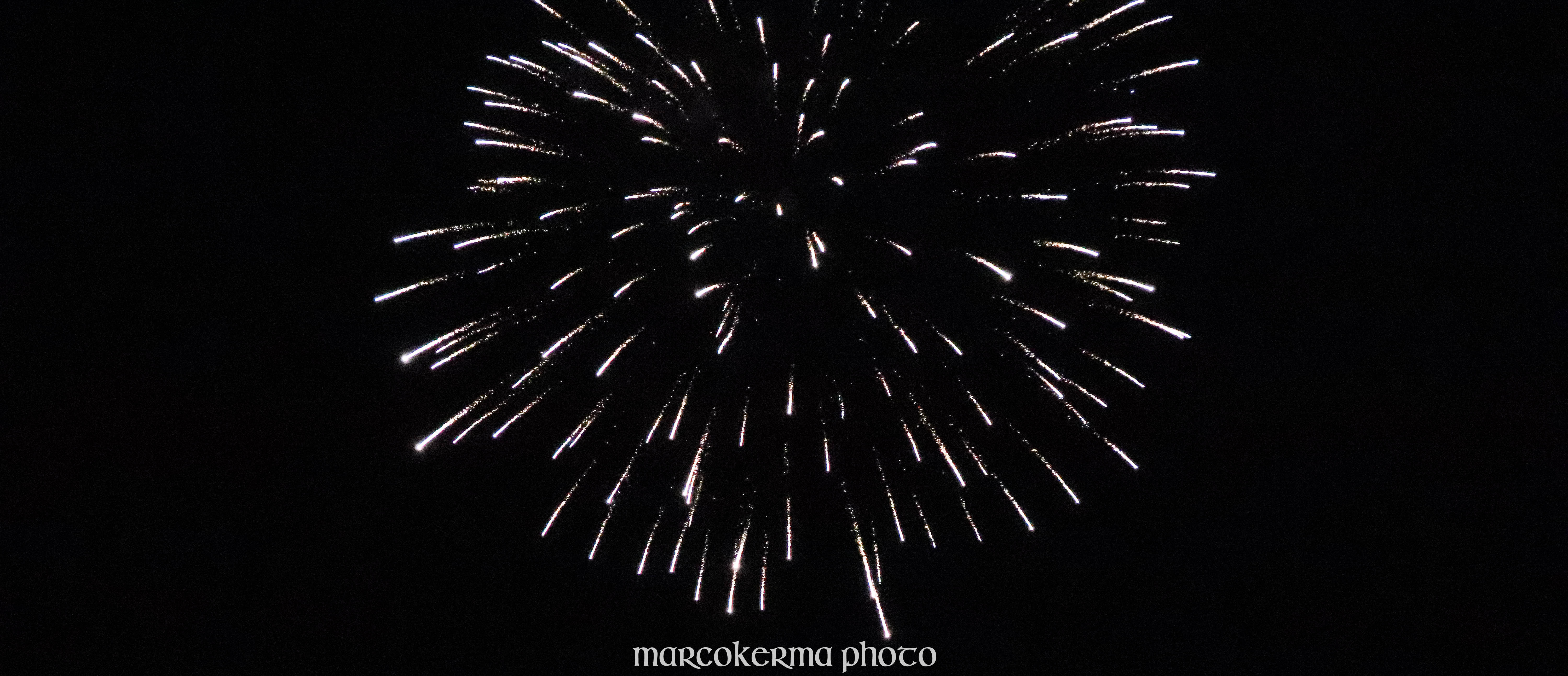 feu d'artifice Locmariaquer, 14 juil.19, 23h34.jpg