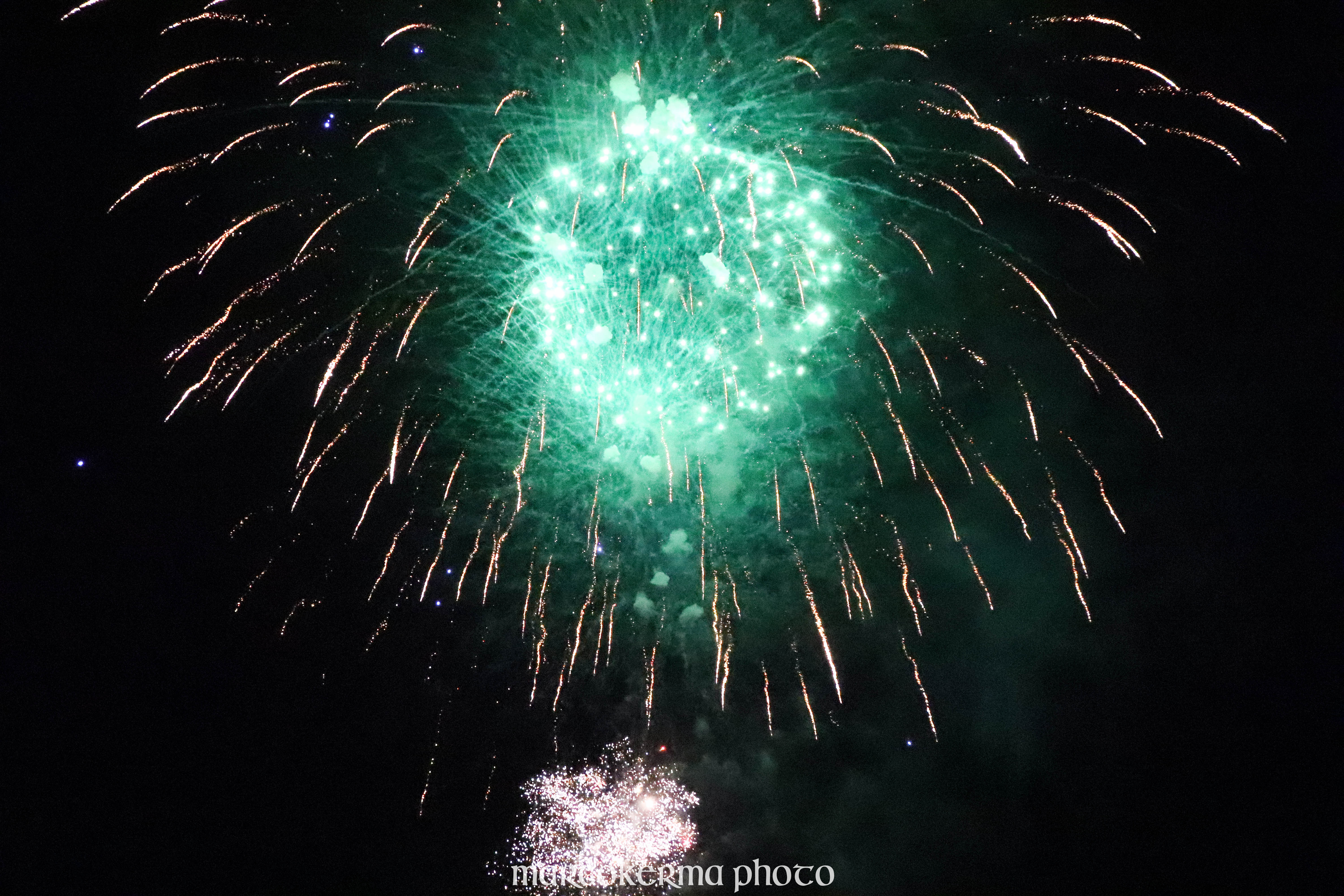 feu d'artifice Locmariaquer, 14 juil.19, 23h35-57.jpg