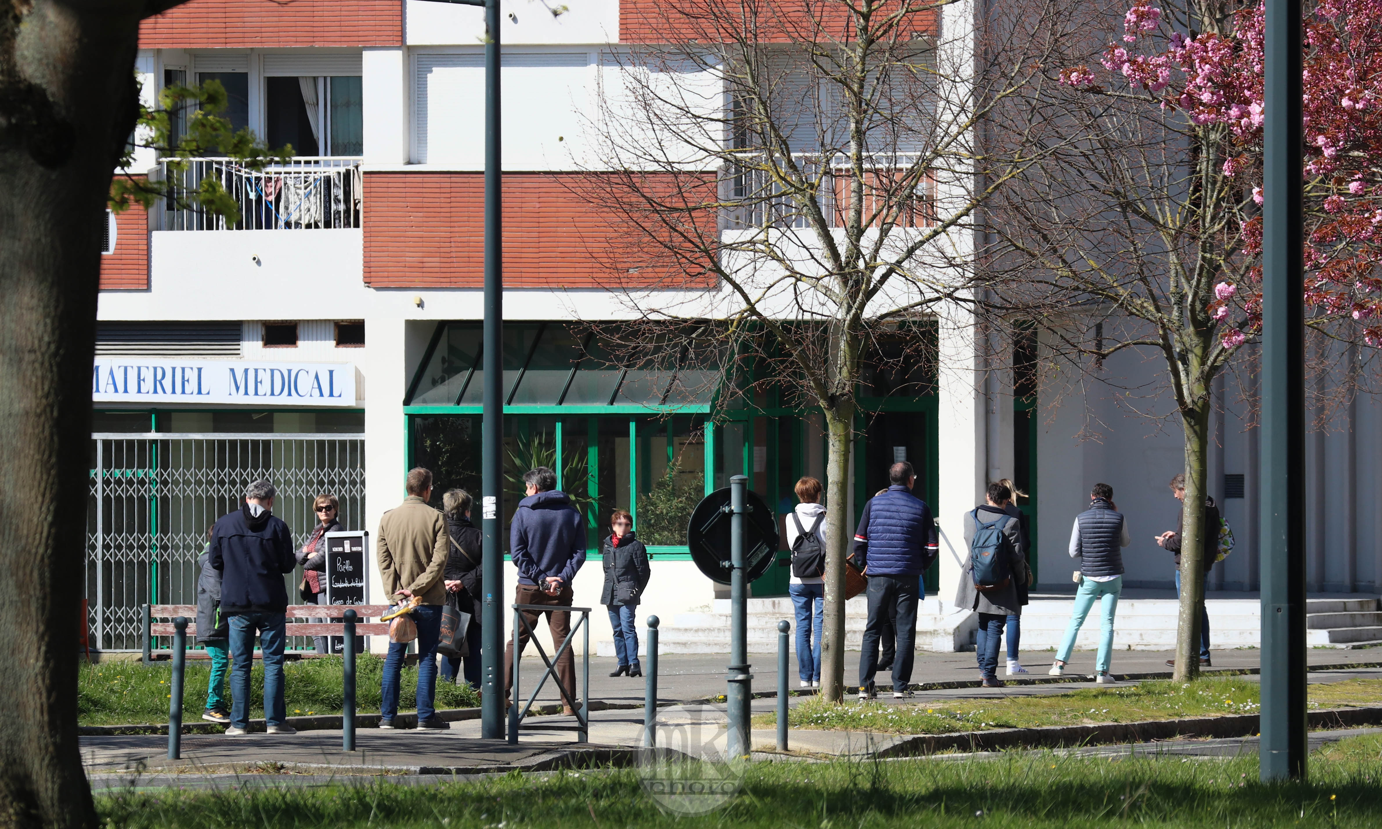 confinement, file d'attente, 4 avril 2020, 11h45