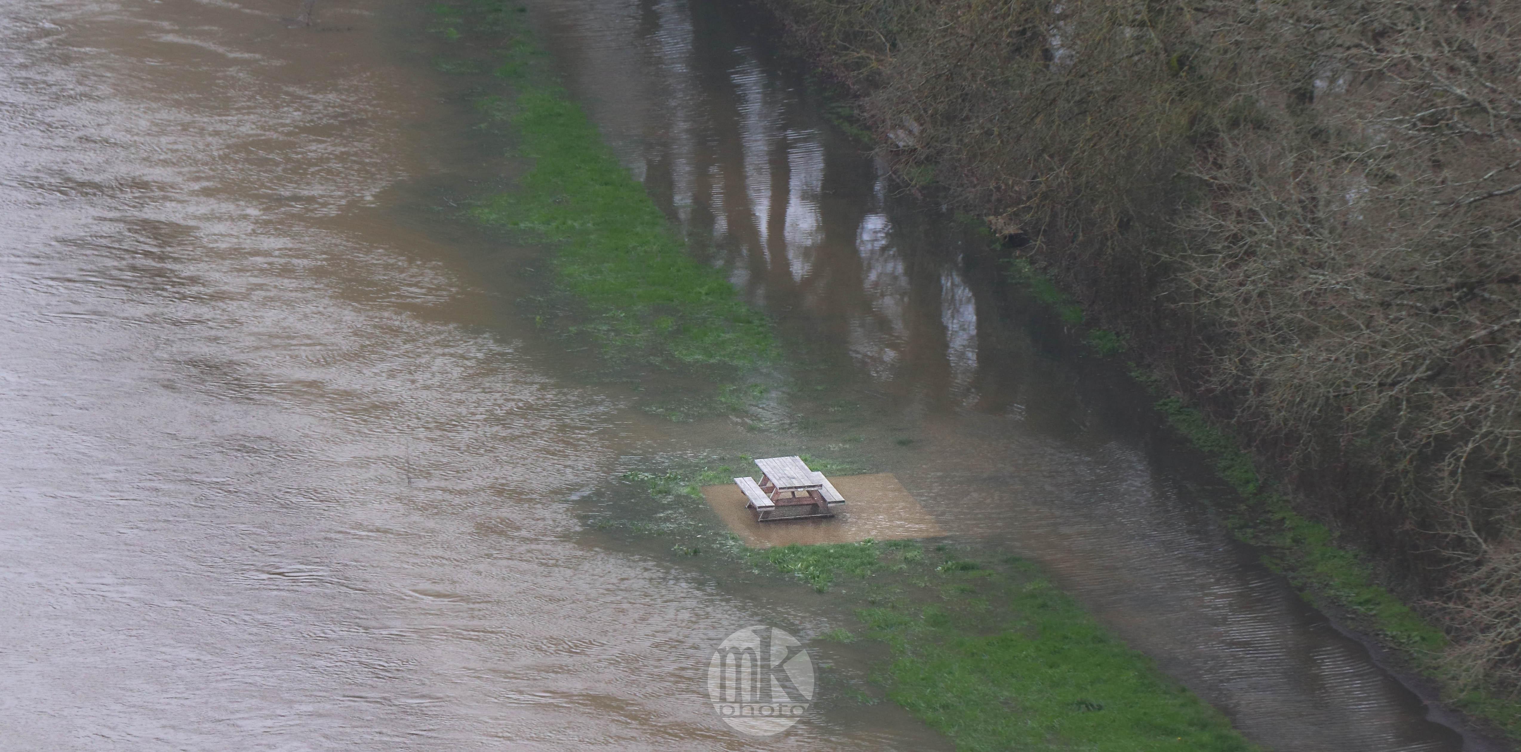 moulin du Boël, table de pique-nique, 7 mars 2020, 13h32